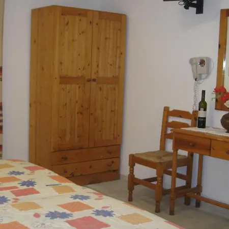 Aronis Naxos Apartman *